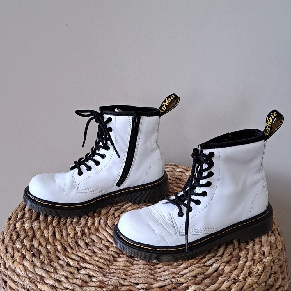 Dr. Martens Girls Zavala‎ White Leather Combat Ankle Booties Lace-up Zip S-1